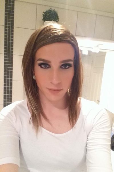 Numéro coquin trans pour homme audacieux : je suis ta salope secrète qui kiffe te vider les couilles au téléphone rose telephone-rose